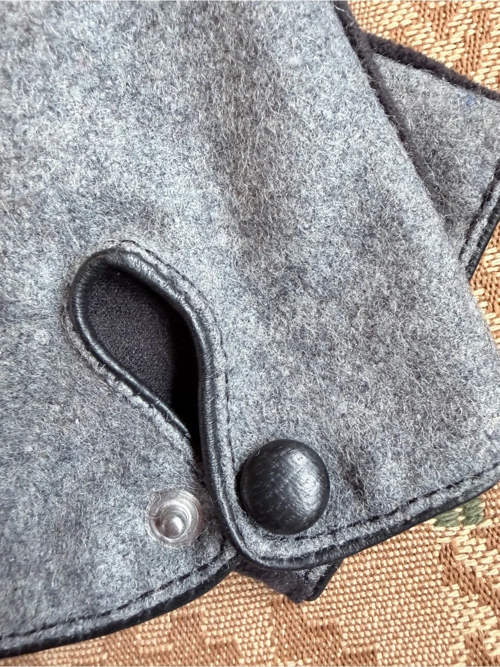 L.L.Bean Gray Fleece Winter Gloves S/M Black Faux Suede Palm Snap Cuff